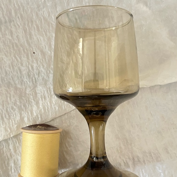 Elegant Amber Wine Glass - Picture 2 of 2